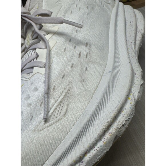 HOKA ONE ONE Clifton 9 Wide Lace-Up White Low Top Men/ Women  Sneaker main image 16